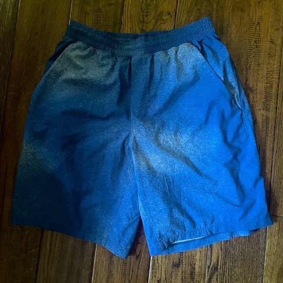 Lululemon Pace Breaker Short Linerless 9” in Ocean Spray Ice Grey Admiral Blue - Picture 2 of 6